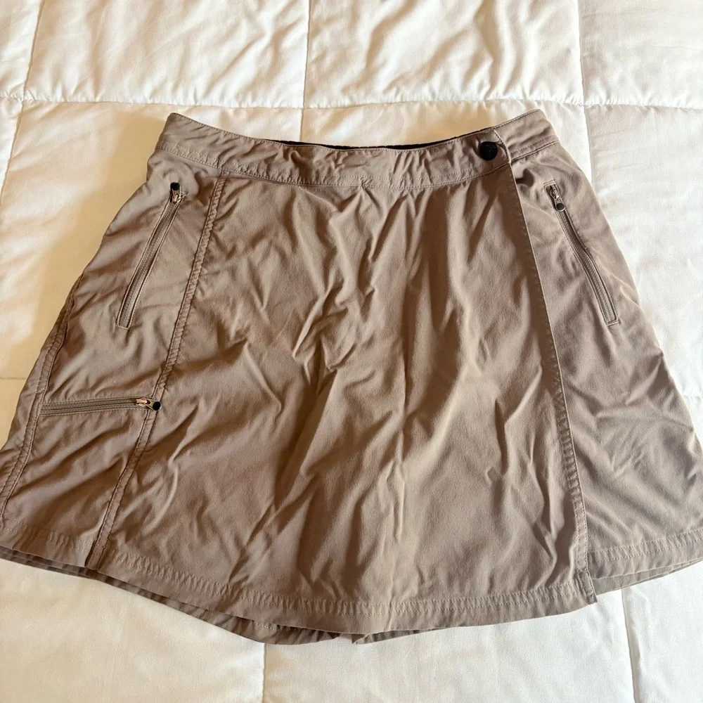 L.L. Bean Women's Brown Water-Repellent Comfort Trail Mid-Rise Skort - Picture 8 of 12